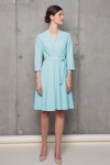 Klasyczna jasna sukienka z szerokim dołem, na miarę. Beata Cupriak
